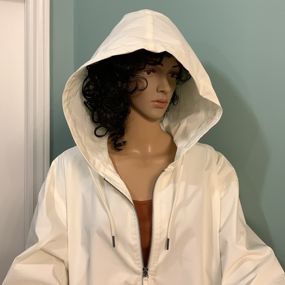 XL Zara Windbreaker in Cream with Hood - Picture 13 of 14